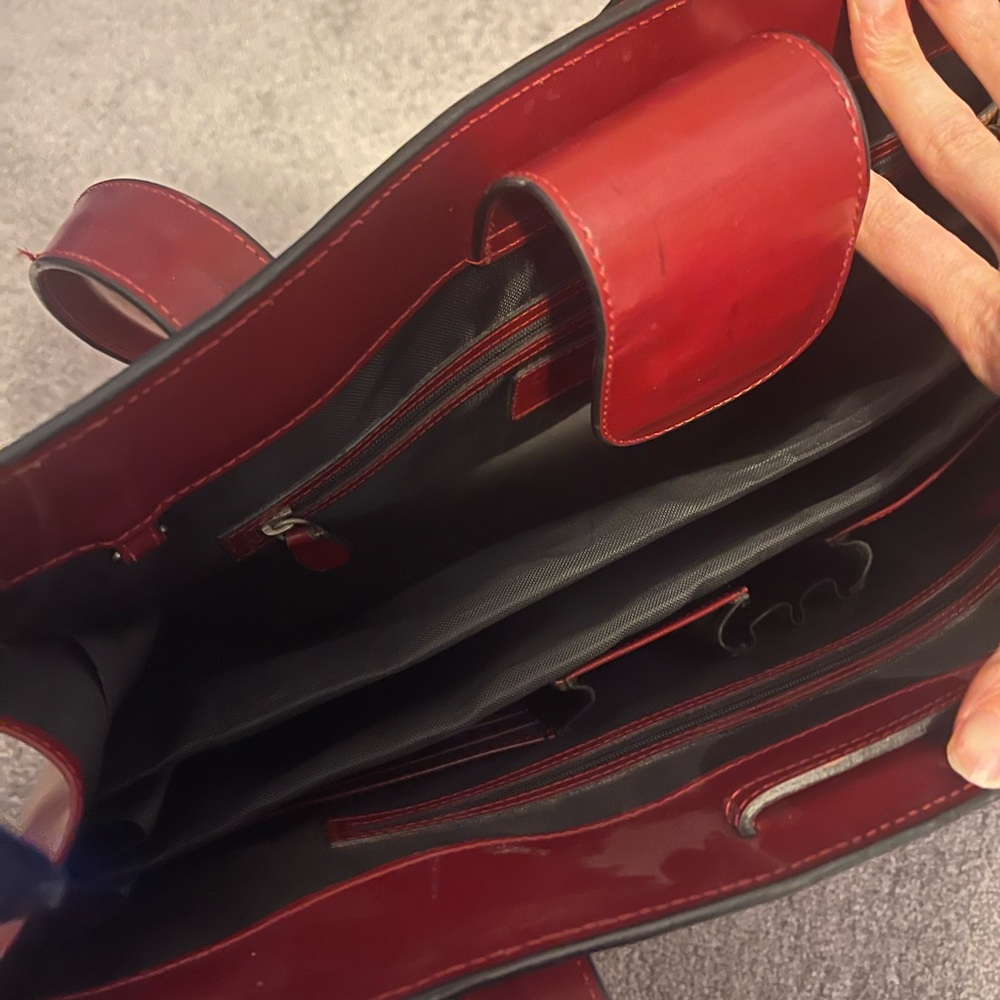 Vibrant Red Leather purse with Design come with a smaller bag attached - Picture 7 of 10